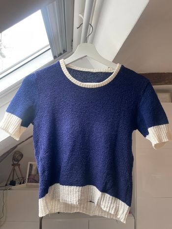 Haut bleu et blanc