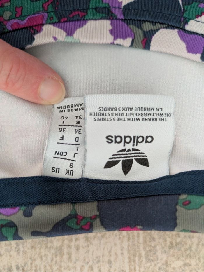 Robe adidas fleurie comme neuve - photo numéro 4