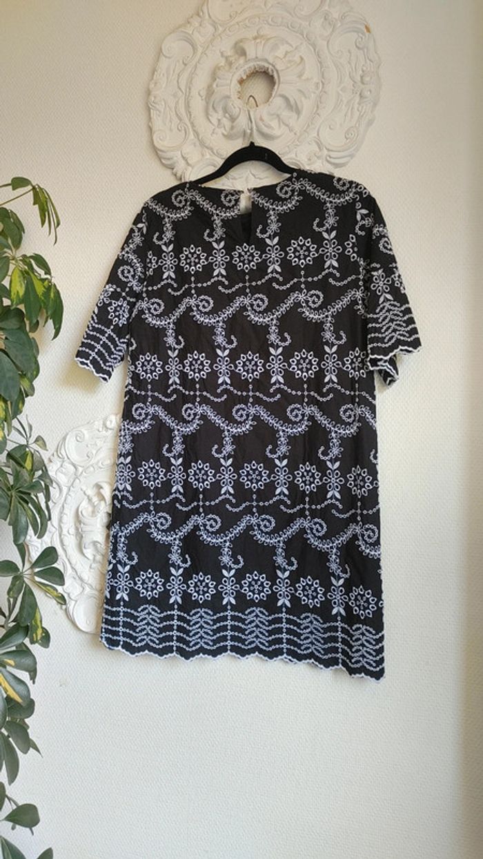 Robe en cotton noir brodé chic - photo numéro 3