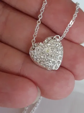 Joli collier fantaisie fin pendentif coeur