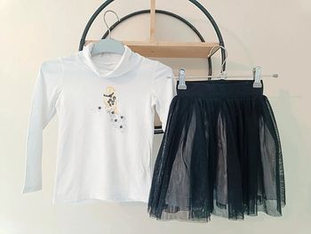 4 ans ensemble teeshirt col roulé orchestra et jupe sans marque