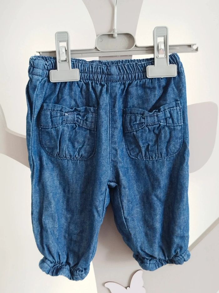 Joli jean bleu brut taille 6 mois