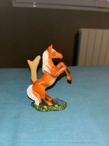 Figurine à poser cheval