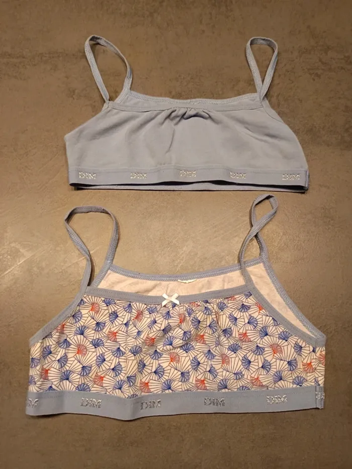 Vends lot de 2 brassières Dim taille 8 ans .