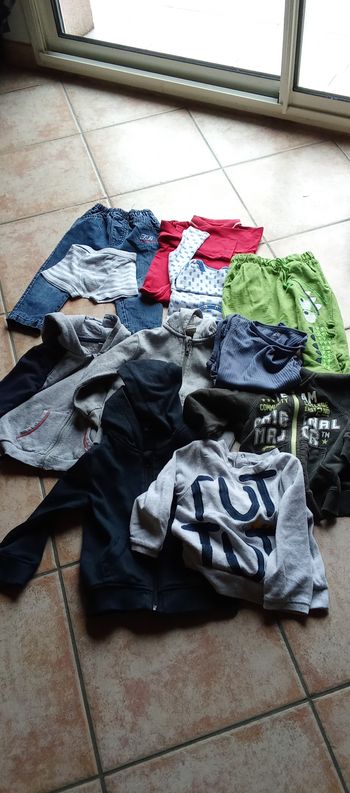 Lot de 11 articles garçon 24 mois