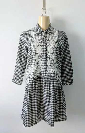 Robe courte fleurs brodées - Zara Trafaluc - taille XS