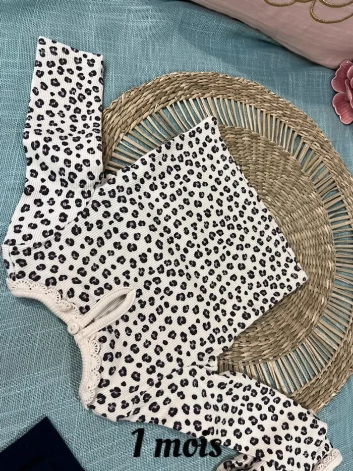 Lot 2 ensembles taille 1 mois - photo numéro 15