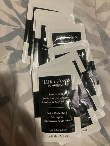 Sisley Soin Lavant Revitalisant Perfecteur de Couleur à la fleur d'Hibiscus 