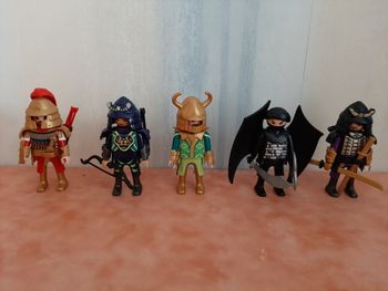 LOT DE 5 FIGURINES CHEVALIERS "PLAYMOBIL" - NEUVE - 2016 - n°55