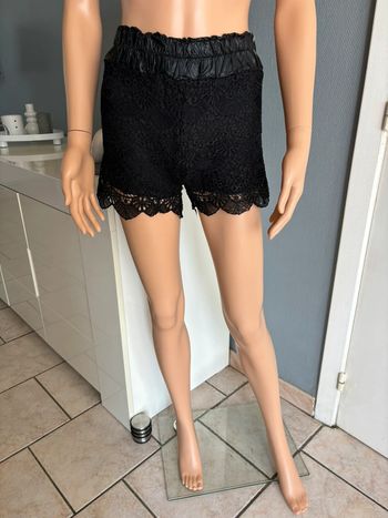 Short noir dentelle