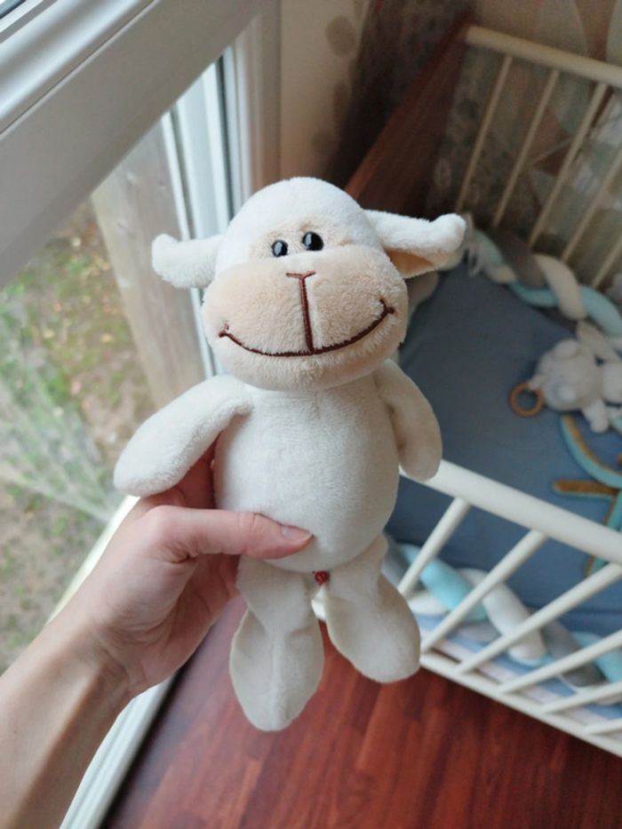Peluche mouton Kinder très bon état