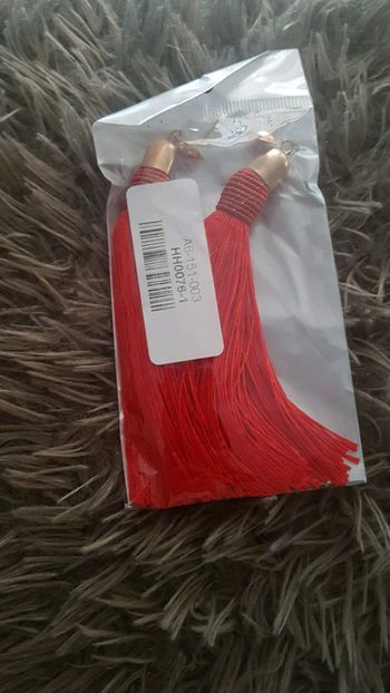 Boucles d'oreilles neuves rouge