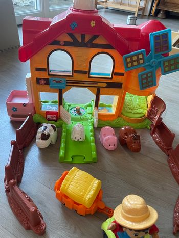 Tut tut la ferme magique de Noé + personnage de Noé le petit fermier