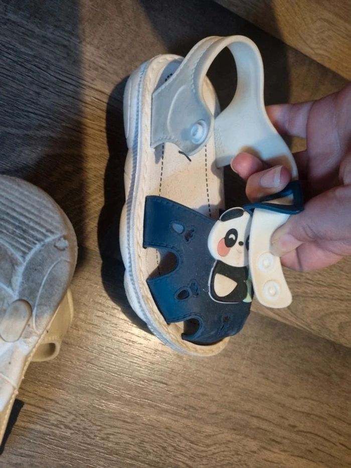 Sandales panda garçon pointure 24 / 25 Très bon état - photo numéro 3