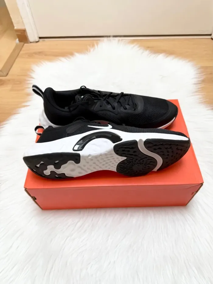 Nike Renew In-Season TR 11 – Taille 43 – noir/blanc – Neuf avec étiquette - photo numéro 8