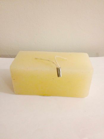 Bougie blanche de forme rectangle pour festivité ou autre