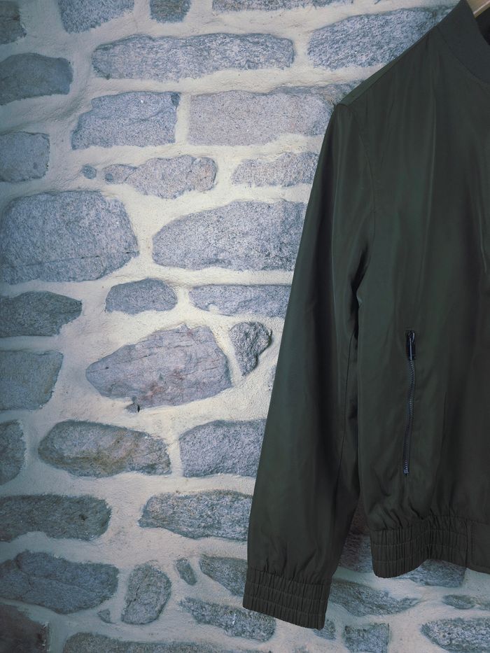 Blouson bombers kaki Homme/ Ado taille M marque Bershka 🎸 - photo numéro 4