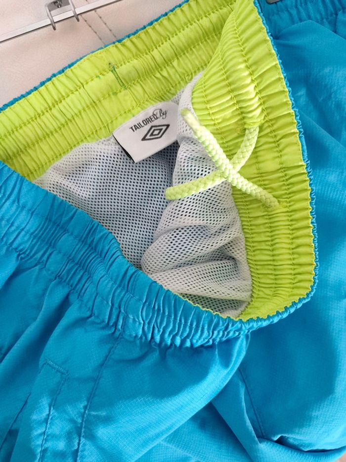 Short de bain Umbro taille L - photo numéro 3