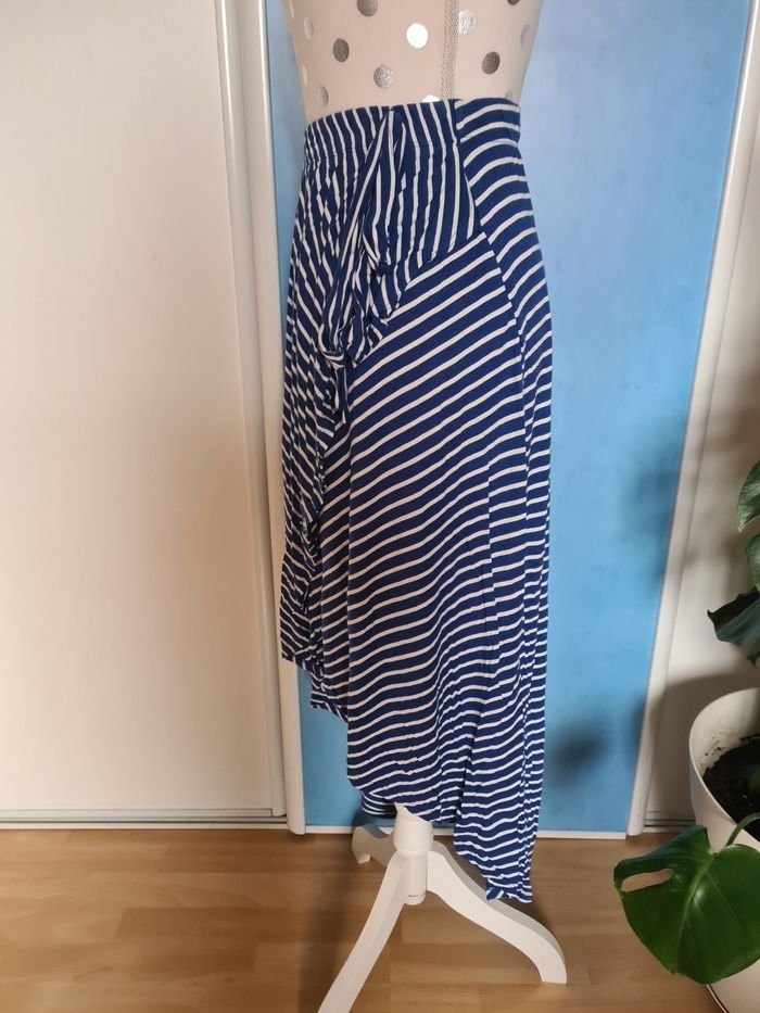 Jupe longue asymétrique/ Taille 36 - photo numéro 2