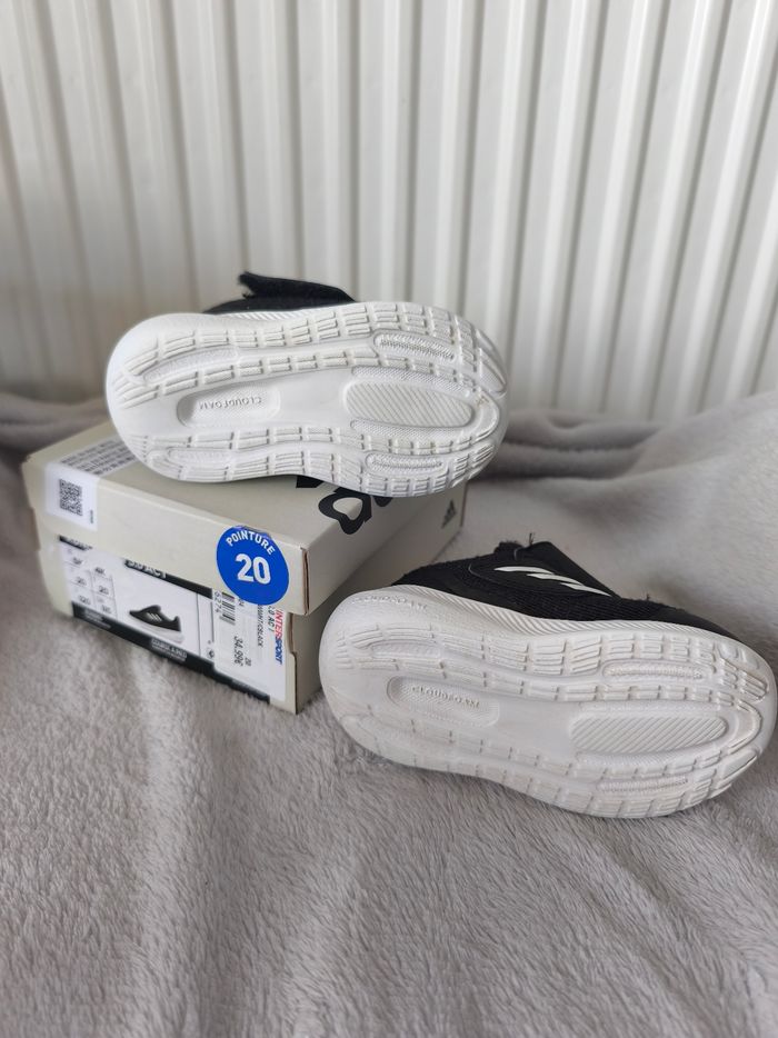 Chaussures Adidas bébé - photo numéro 2