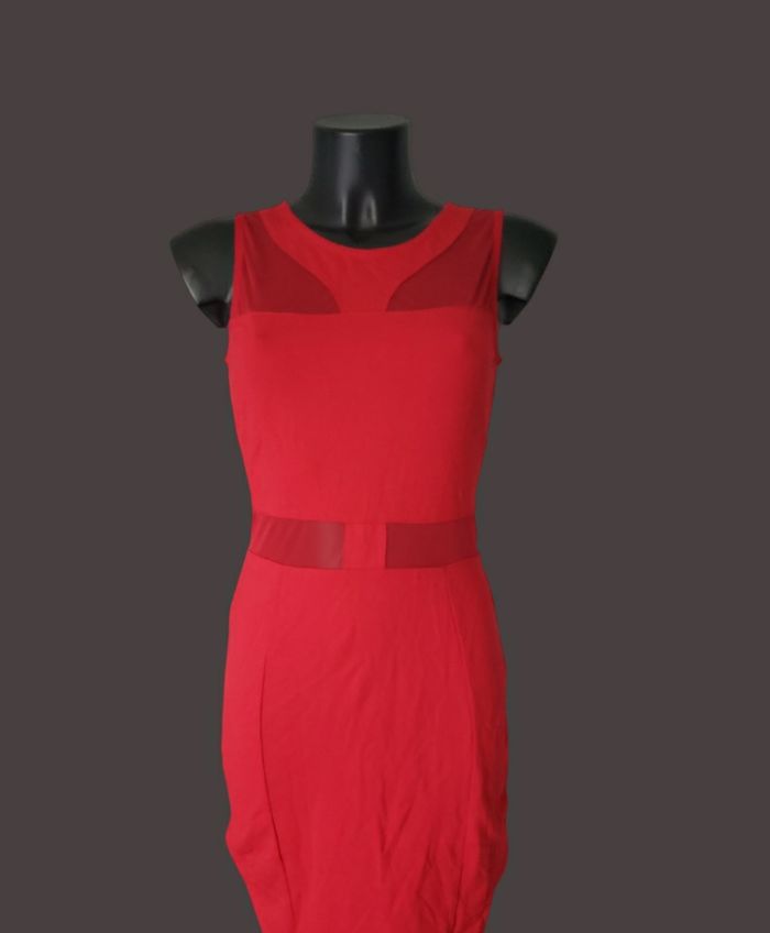 Robe rouge en très bon etat