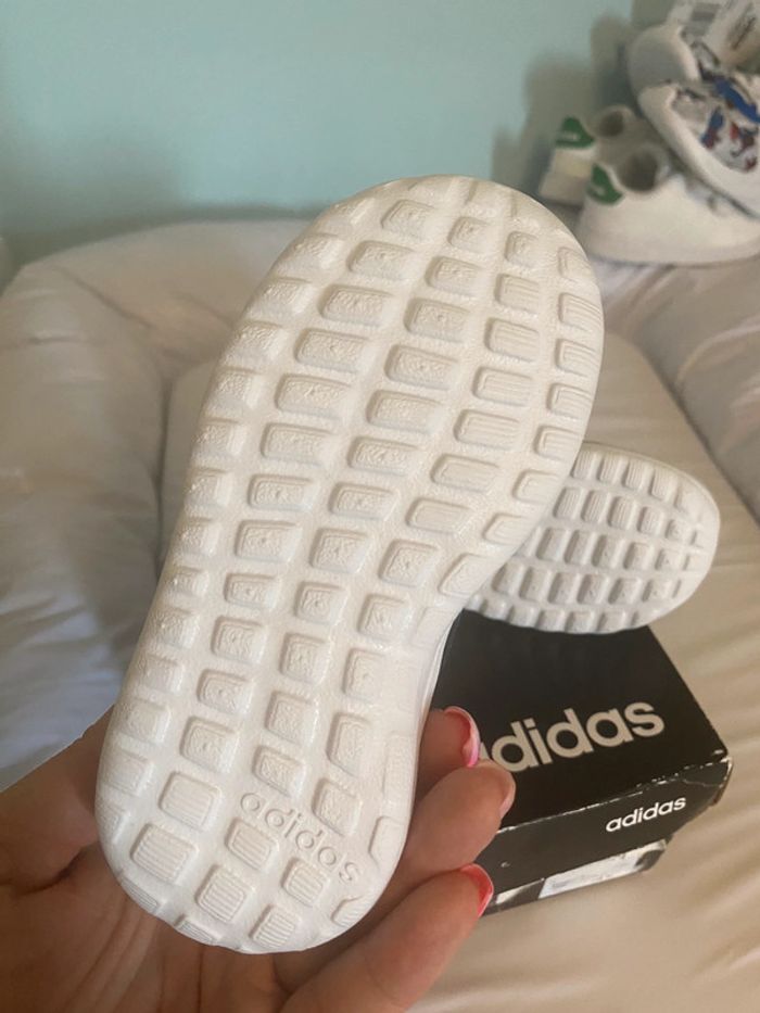 Basket adidas taille 20 neuve - photo numéro 4
