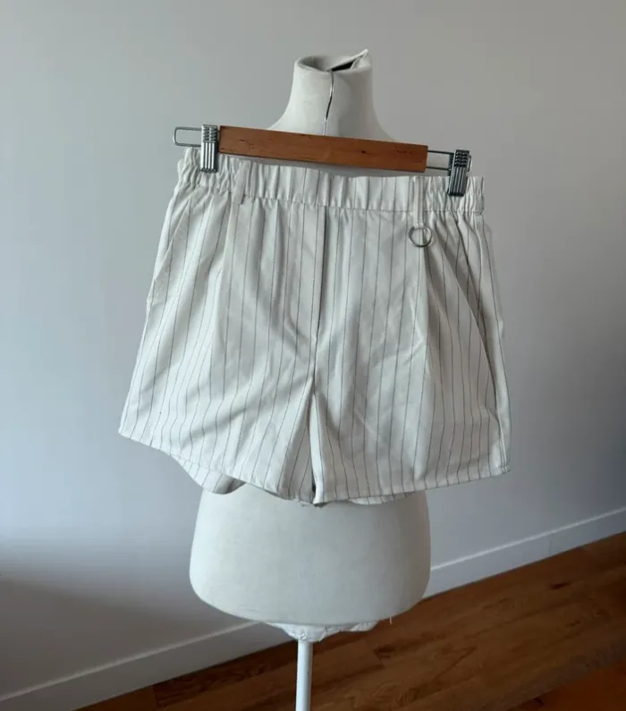 Short à rayures L/40