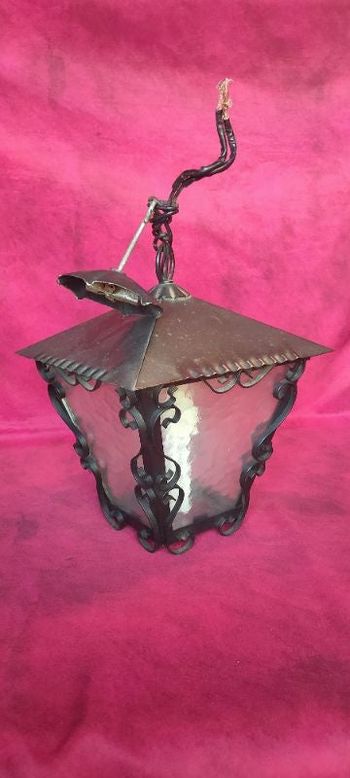 Suspension noire en fer forgé et verre