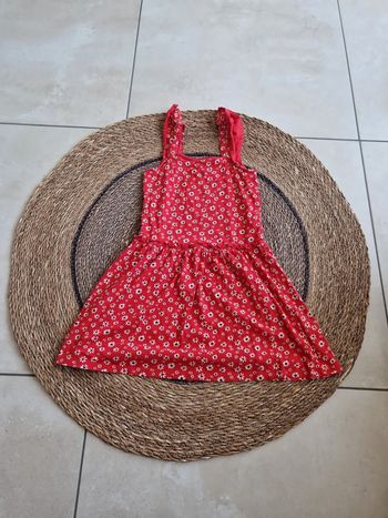 Jolie robe taille 8 ans