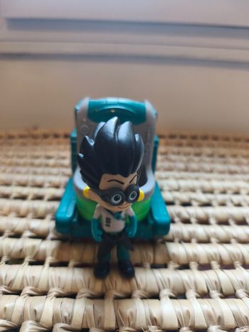 Figurine et voiture Pyjamasque Roméo