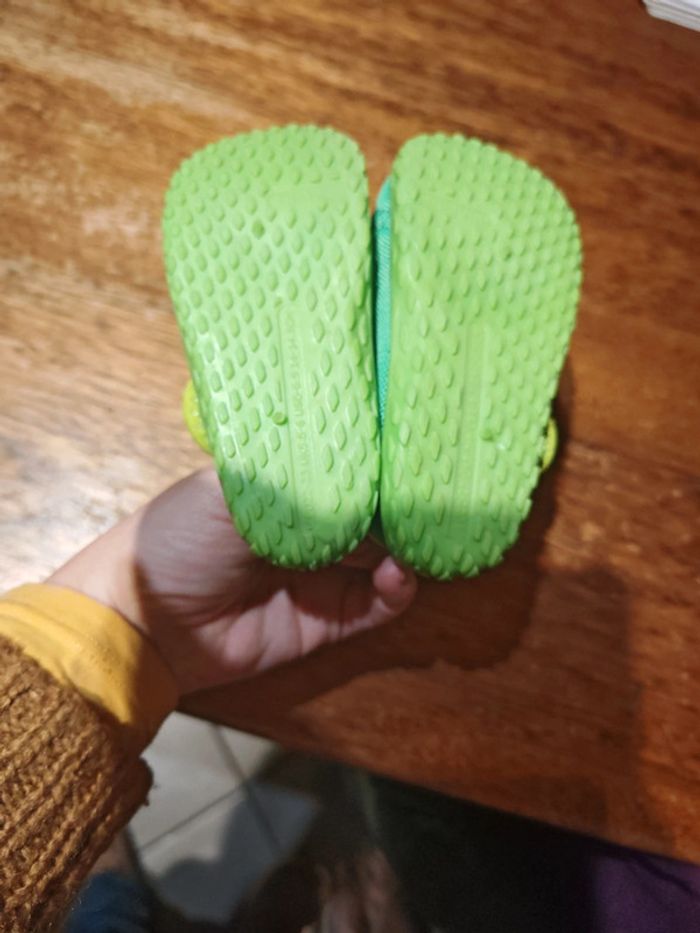 Chaussures aquatiques Decathlon taille 22/23 - photo numéro 4