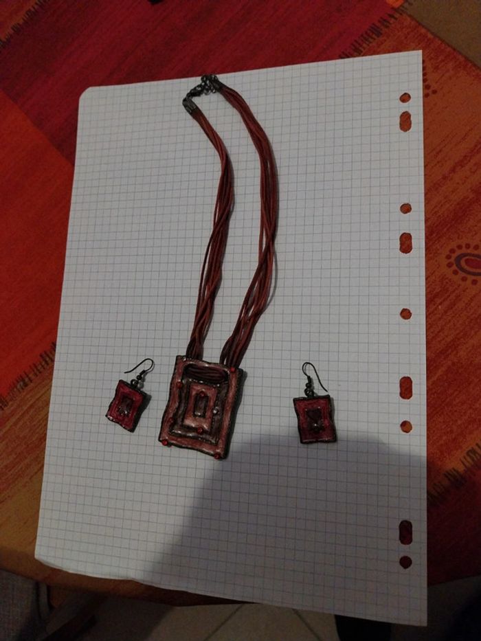 Collier et boucles d'oreilles