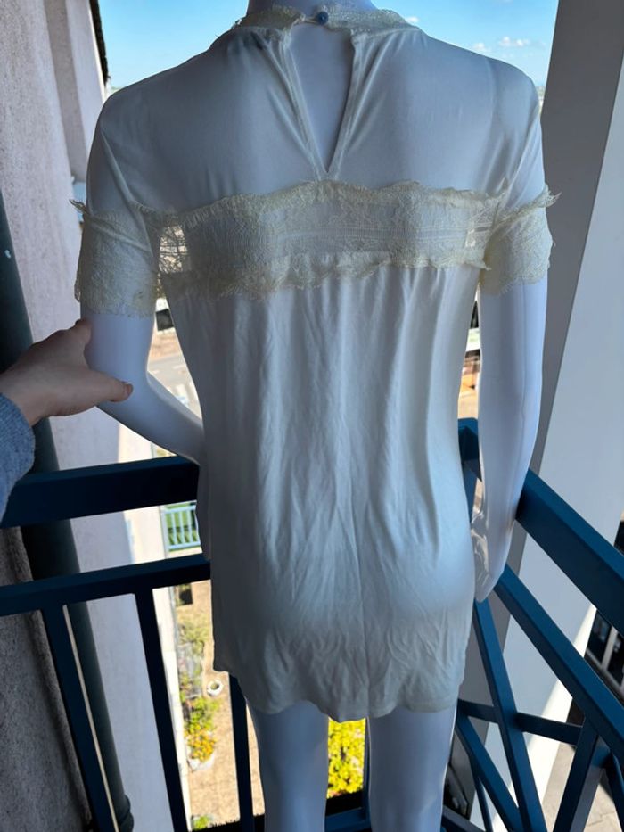Tee shirt long blush blanc crème dentelle col rond 00s y2k taille M/38 - photo numéro 2
