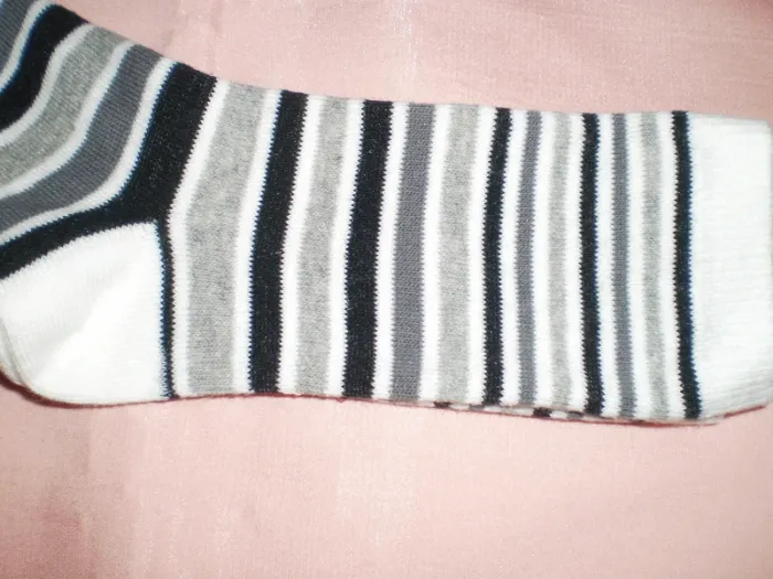 lot chaussette MONOPRIX KIDS T23/26 UNE PAIRE ET L autre pas de marque - photo numéro 6