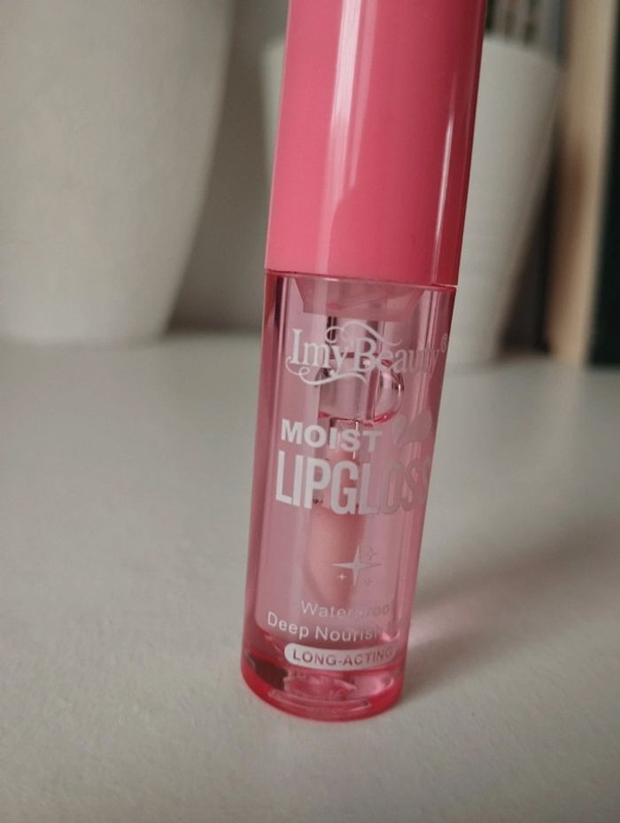 Lip gloss waterproof  deep nourish ment