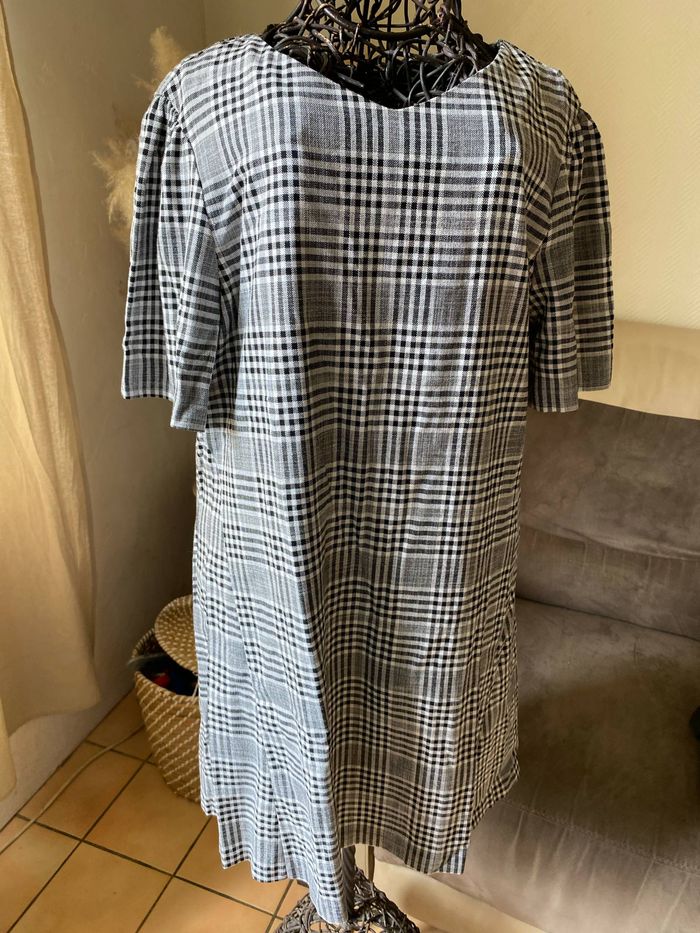 Jolie robe de chez Zara taille-40