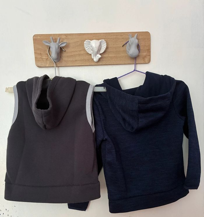 Lot 2 vestes à capuches légères mais chaudes, 2 ans. - photo numéro 14
