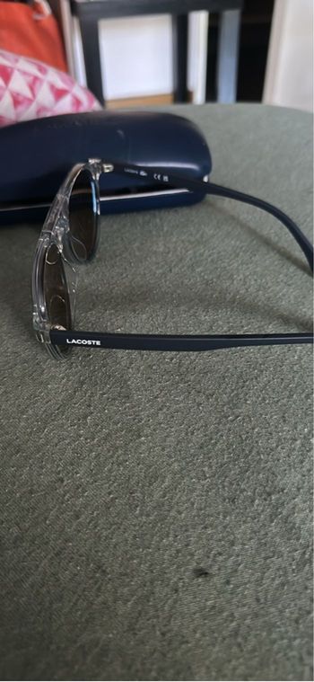 Lunettes de soleil Lacoste