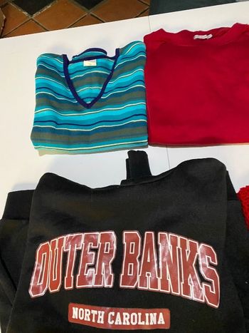 2€ le pull plusieurs marques taille Xs  (10€ le lot)