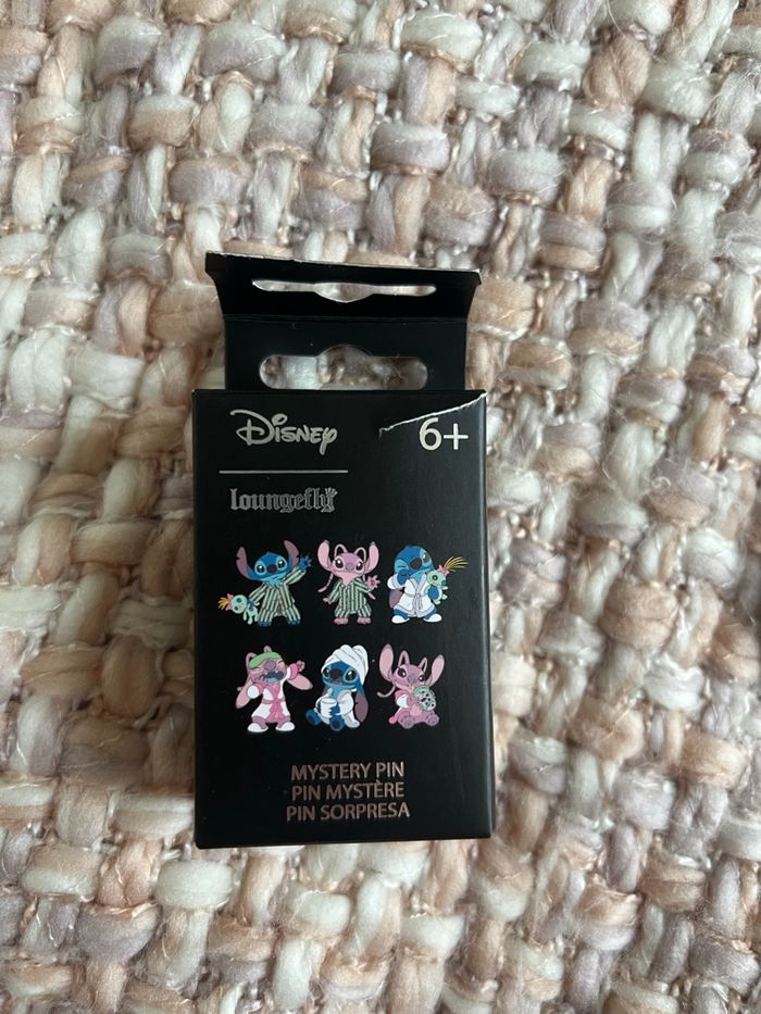 Pin Loungefly Disney Stitch & Angel in pjs - photo numéro 8