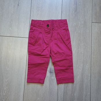 Pantalon d'été en tissu fin couleur framboise. Fille 12 mois. Marque Tape à l'oeil