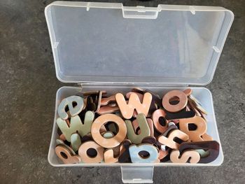 Coffret avec lettres aimantées