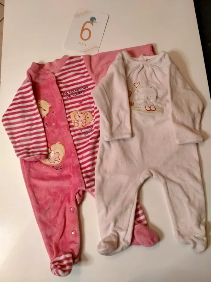 Lot de 2 pyjamas bébé Taille 6 mois - photo numéro 2