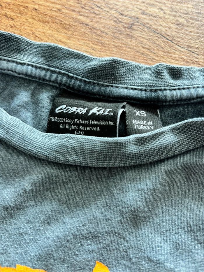 T-shirt gris cobra Kai taille  xs - photo numéro 2