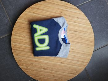 Sweat adidas fluorescent 2/3ans