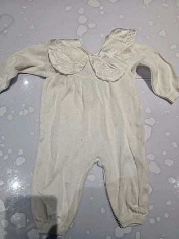 Jolie combinaison blanc col brodé