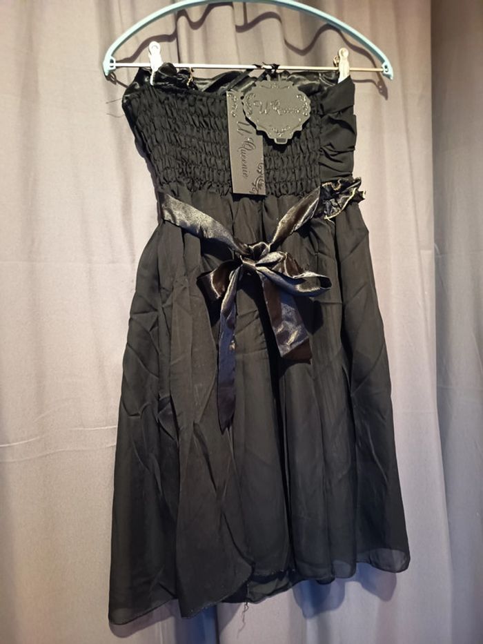 Robe de soirée noire, demi bustier une bretelle épaule gauche satin filet or. Marque U Queenie - photo numéro 2