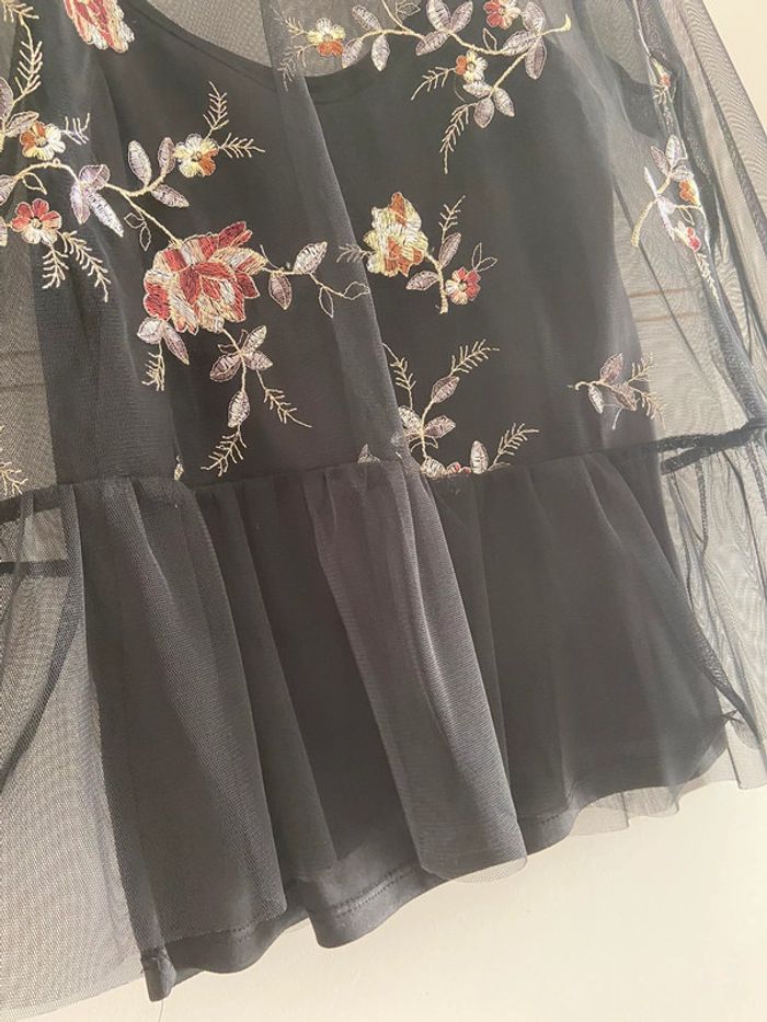 Blouse transparente noir en tulle et broderie fleurs - photo numéro 2