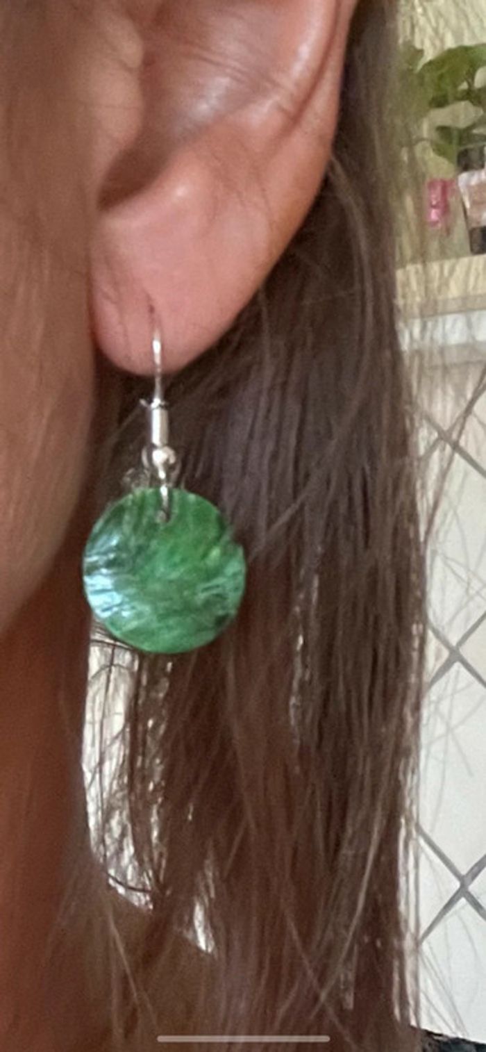 Boucles d’oreilles nacre vert - photo numéro 3