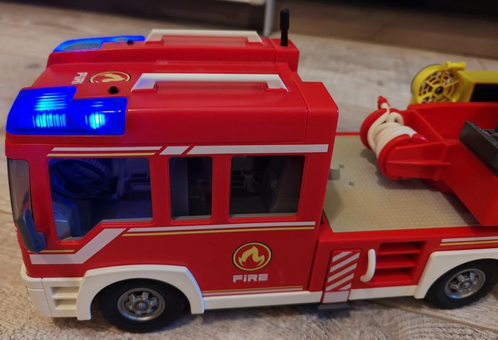 camion grande échelle pompier Playmobil - photo numéro 4